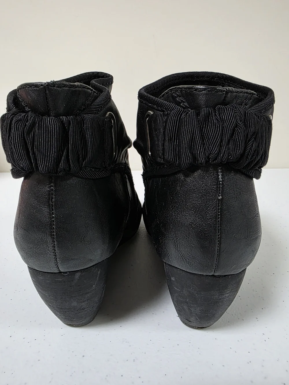 🖤👢🍂 Blowfish Malibu Black Wedge Booties Size 8 Slouch Ankle Boots Boho Casual